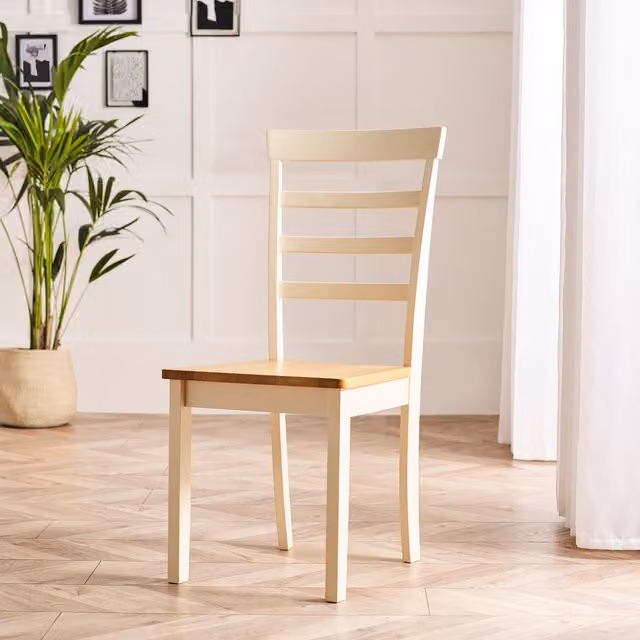 FurnitureboxUK Salcombe Round Oak Wooden Dining Table and 4 Whitby Dining Chairs