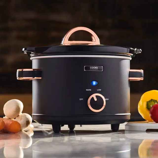 Cooks Professional 2.5L Slow Cooker with Glass Lid and Removable Dishwasher Safe Bowl in Black and Rose Gold