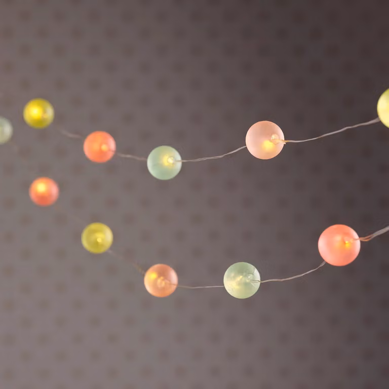 Lights4fun Indoor 20 Pastel Ball Micro LED Battery Operated Decorative String Fairy Lights in Multicolour, White and Silver, Length: 1.9 m
