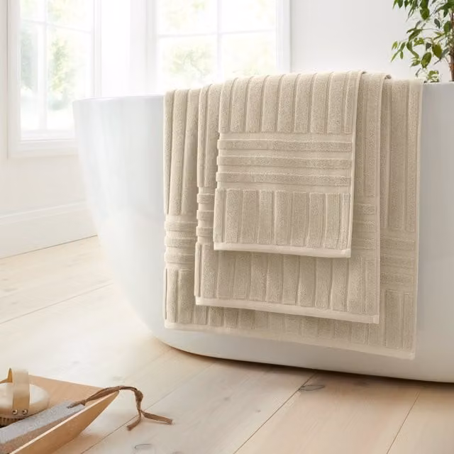 Bianca Hotel Cotton Bath Towel in Natural Beige, W/H: 70 x 127 cm