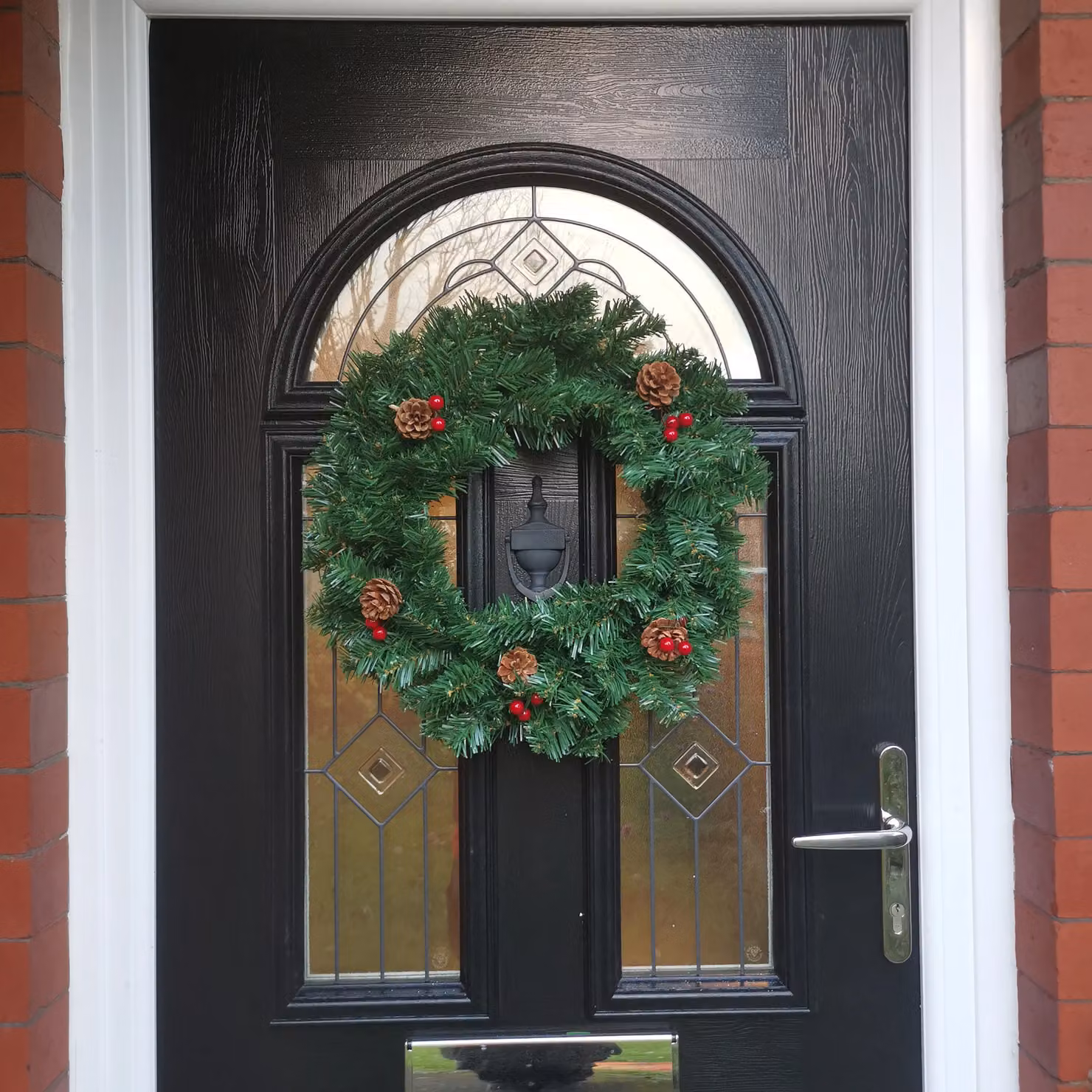Samuel Alexander 50cm Premier Christmas Wreath with Festive Berries and Cones in Green – 2