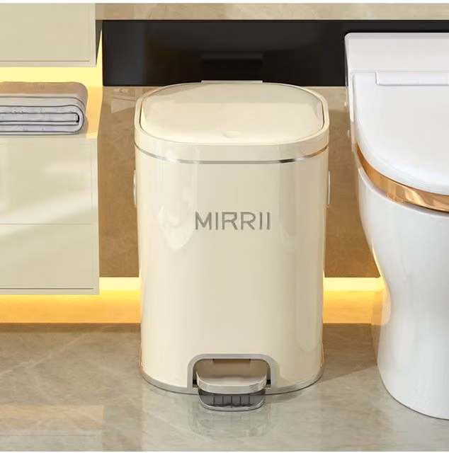 Living and Home Beige Plastic Pedal Rubbish Bin with Lid – 1