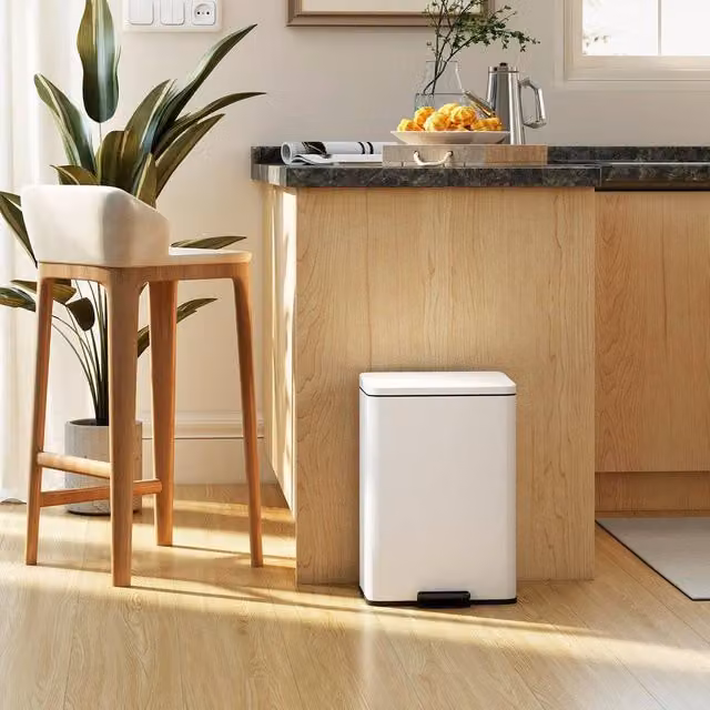 HOMCOM 20L Pedal Bin with Soft-Close Lid and Fingerprint-Proof Finish, Beige/White
