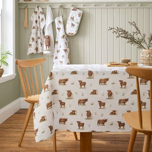 Catherine Lansfield Angus Highland Cow Cotton Tablecloth, Beige and Multicolour, W: 137 cm, L: 178 cm