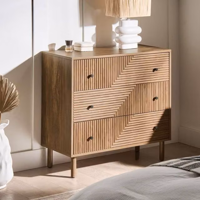 Wyld and Coco Modern 3-Drawer Freestanding Chest with Ribbed Front and Brown Pine Legs