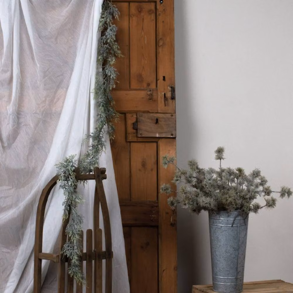 Lemon Pavilion White Frosted Pine Garland with Pinecones, W12 x D12 x H180 cm – 2