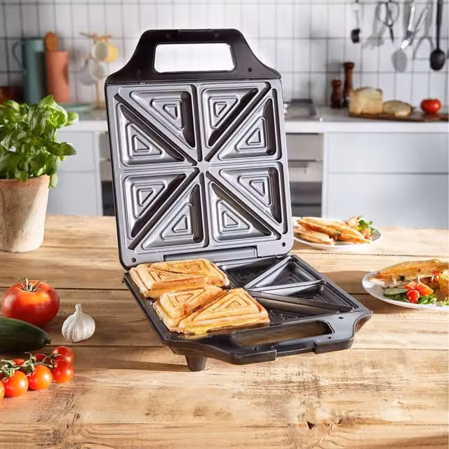 VonShef 4 Slice Sandwich Toaster with Non-Stick Plates, Black