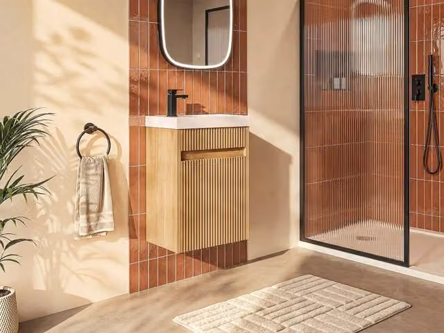 Vente-unique Fluted Ash Wood Wall-Hung Cloakroom Unit with Matt White Resin Basin in Light Oak – 1