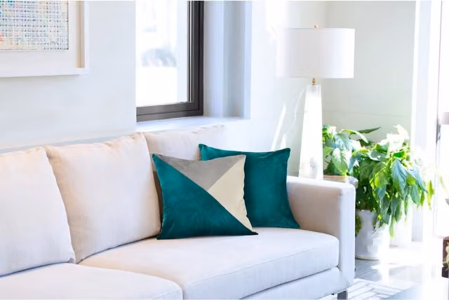 NewEdgeBlinds New Orleans Square Velvet Cushion Cover in Green