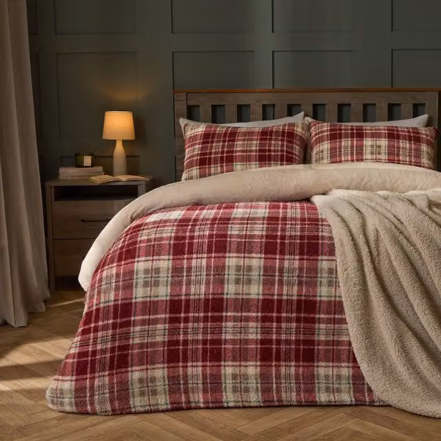 OHS Red Checked Teddy Fleece Christmas Duvet Cover and Pillowcase Set for Double Bed – 3