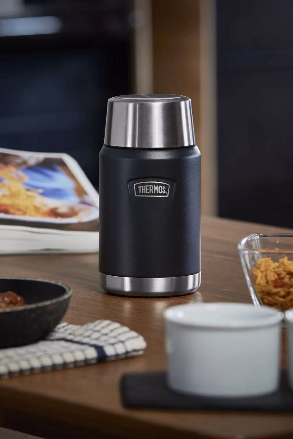 Thermos Icon Series Food Flask with Spoon, 710ml, Black – 2
