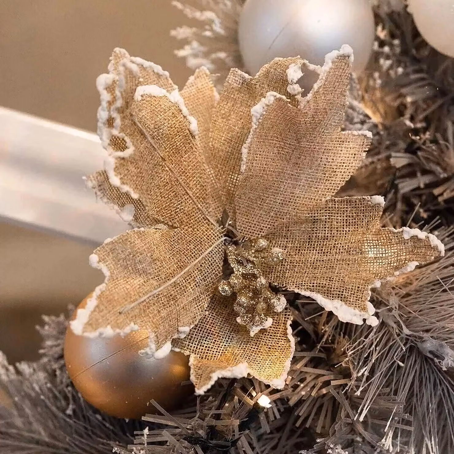 Marco Paul 6ft Artificial Frosted Christmas Garland with Pinecones in Green – 6