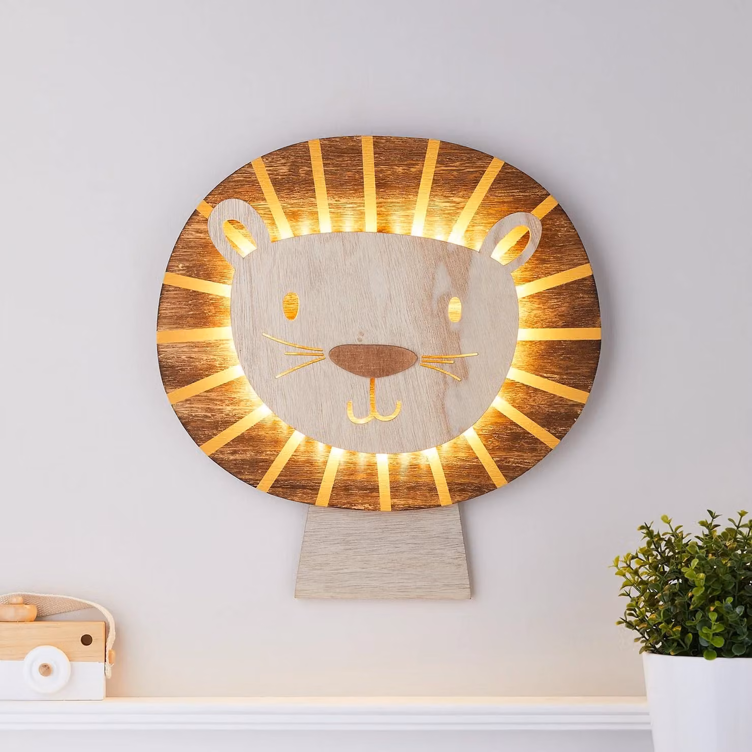 Lights4fun Wooden Lion Safari LED Wall Light in Brown and White with Remote and Timer – 1