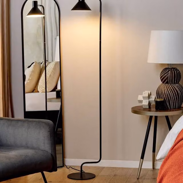 Wyld and Coco Industrial Metal Floor Lamp in Black with Adjustable Cone Shade, Height: 154 cm