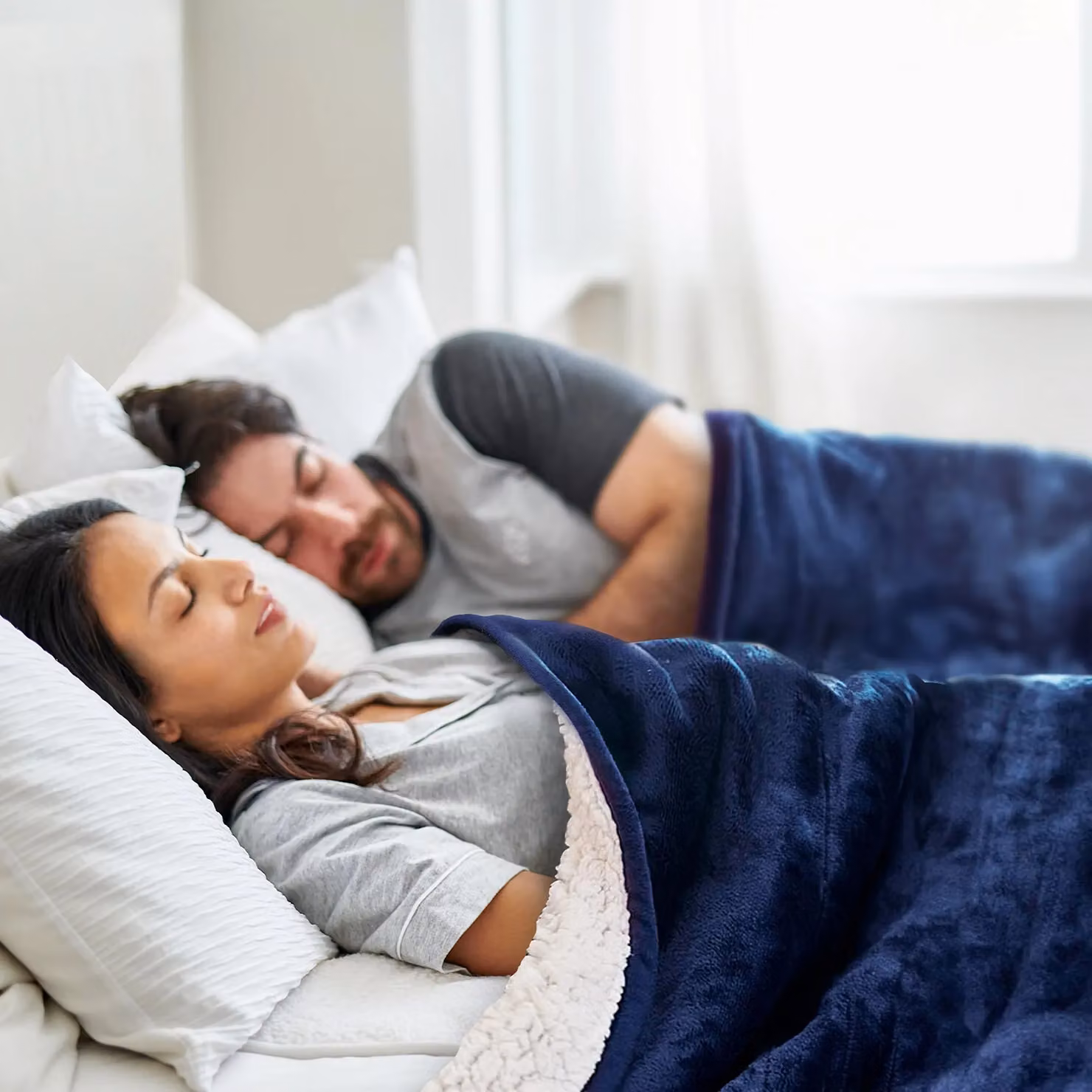 Cosi Home Fleece and Sherpa Electric Heated Throw in Blue – 3