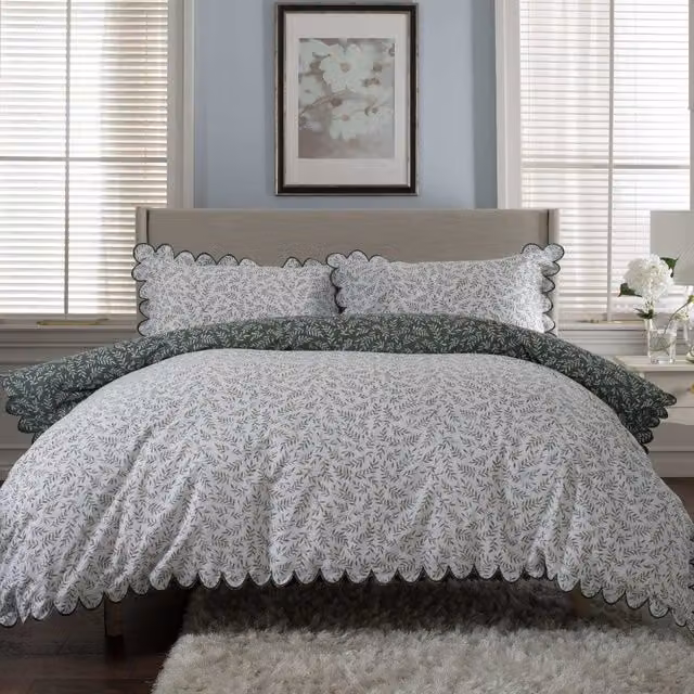 The Lyndon Company Ashling Garden Floral Cotton Duvet Set and Pillowcase in Green, W/D/H: 140 x 200 cm – 2