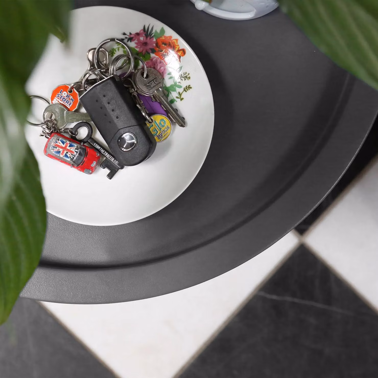 Harbour Housewares Round Metal Tray Table in Matte Grey – 6