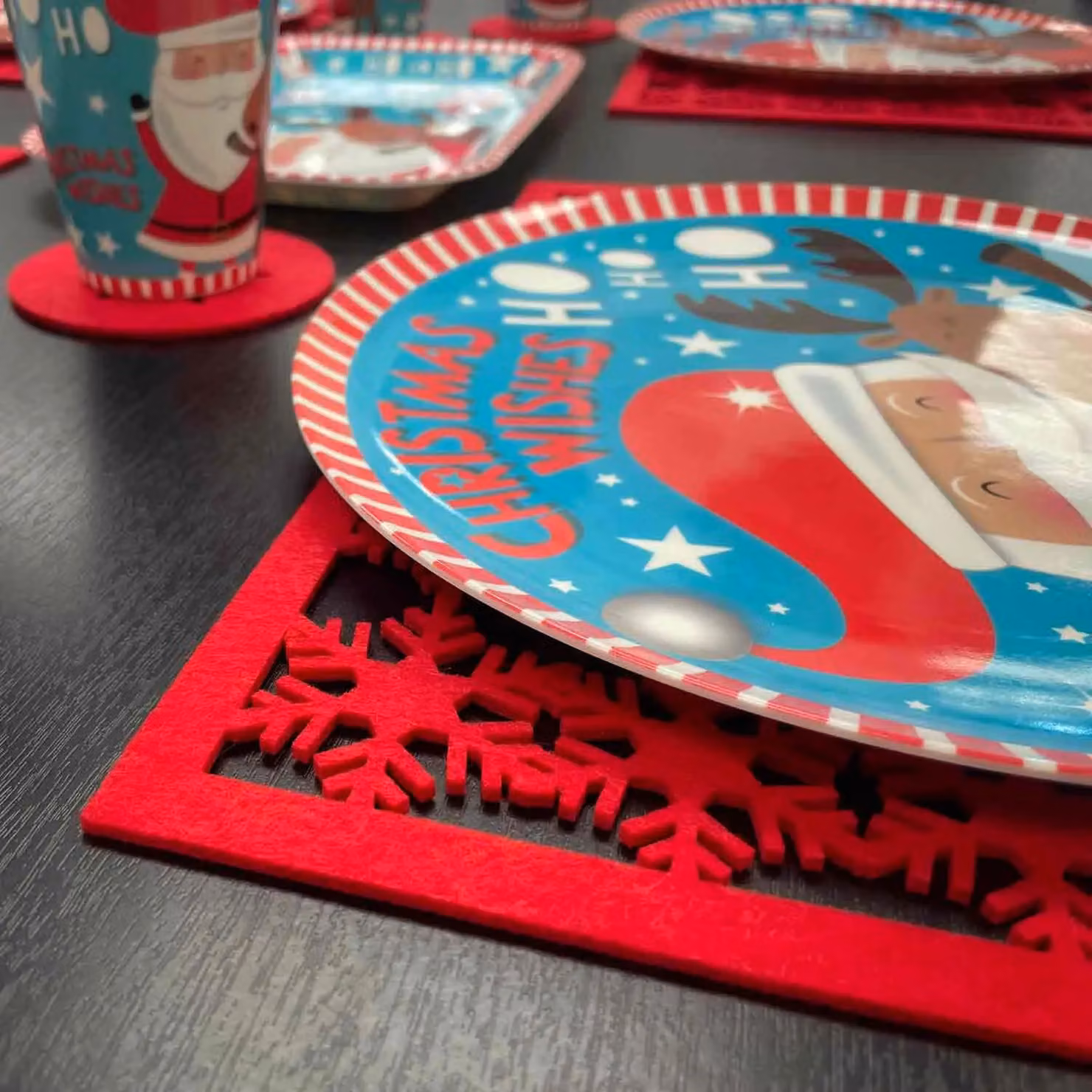 VFM e-Store Red Snowflake Poly Felt Christmas Place Mat Set – 3