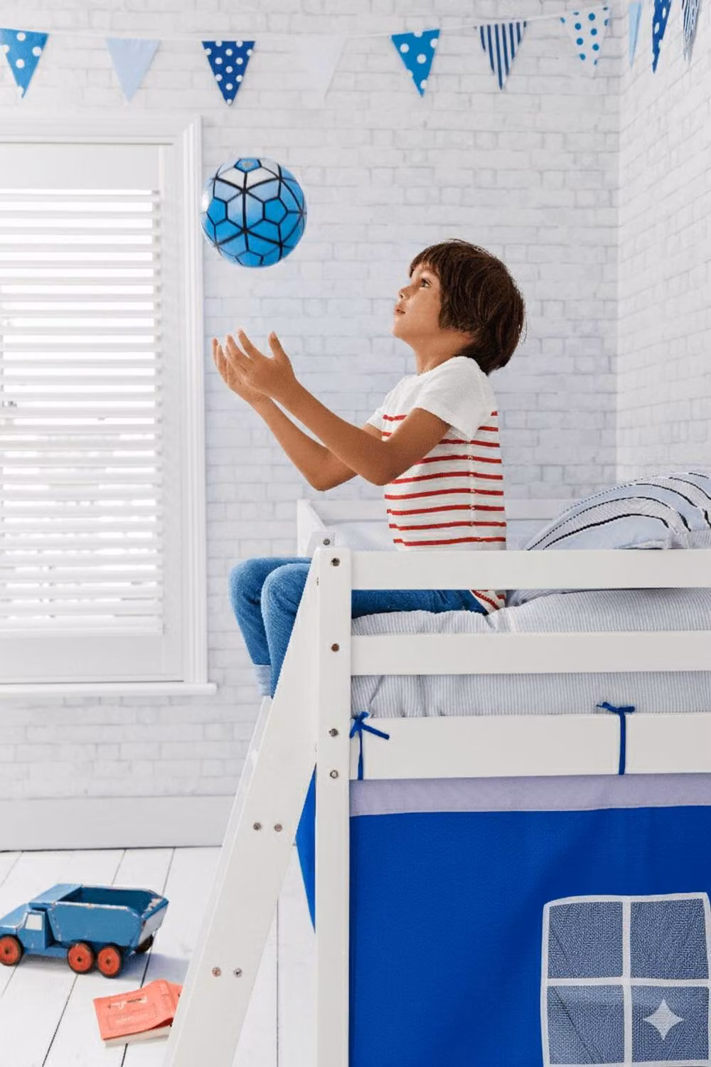 Nöa and Nani Ontario Cabin Bed Midsleeper Shorty in White Solid Pine Wood – 4