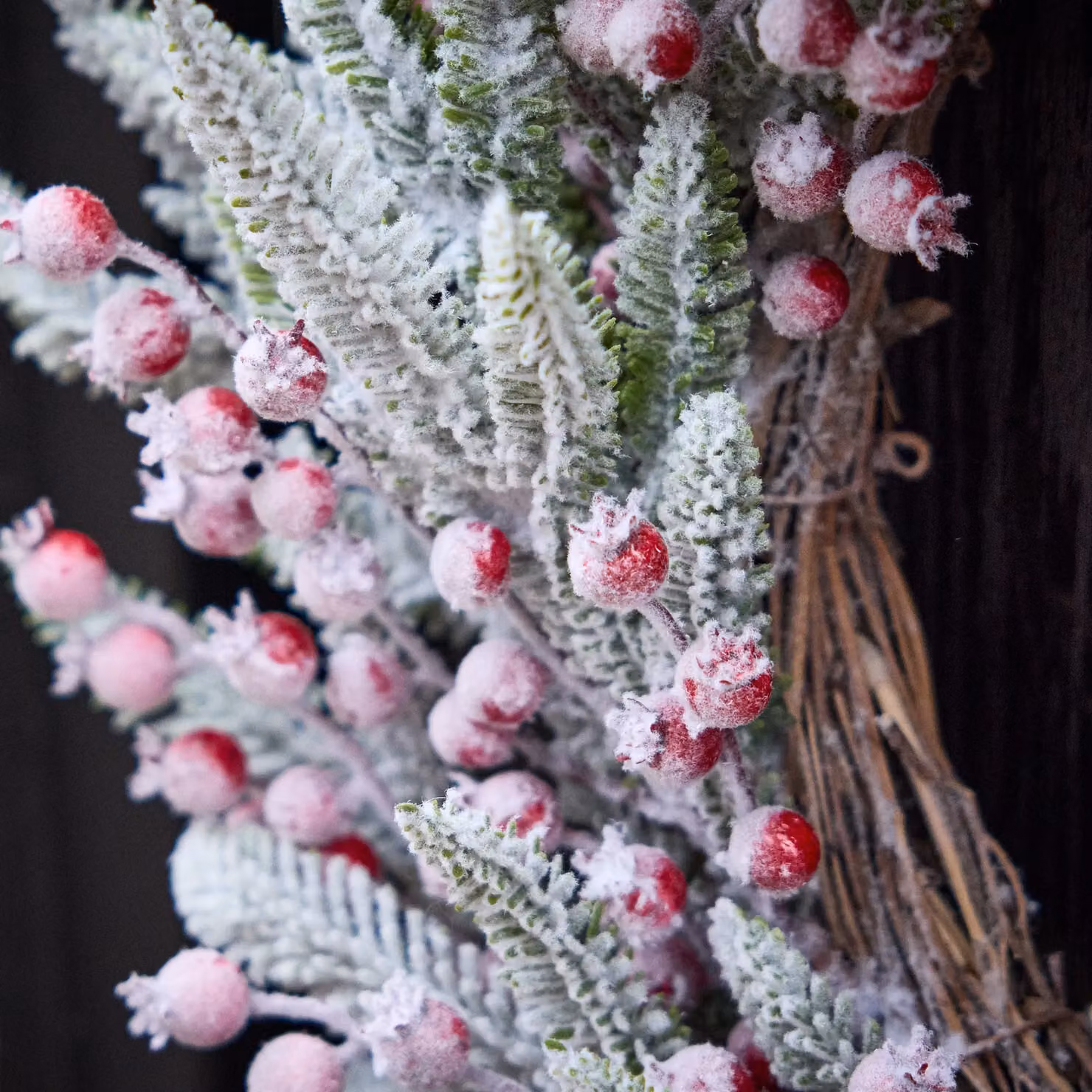 Dibor Hampton Frosted Berries Christmas Wreath in Green and Red, Diameter: 50 cm – 2