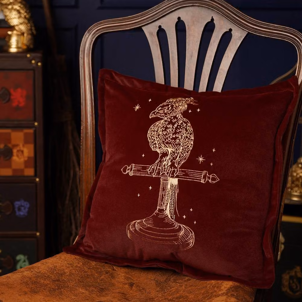 Warner Bros Harry Potter Fawkes Velvet Cushion in Red, W/D/H: 40 x 40 x 40 cm – 2