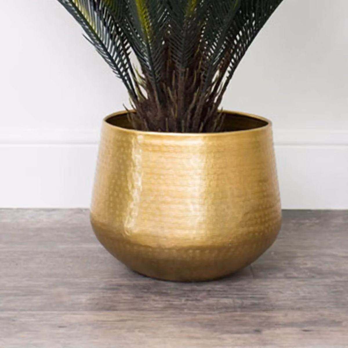 Melody Maison Large Round Geometric Patterned Metal Planter in Gold or Silver – 3
