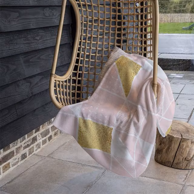 Benjamin Tate Design Pink and Gold Geometric Fleece Blanket, W/D/H: 120 x 150 cm – 1