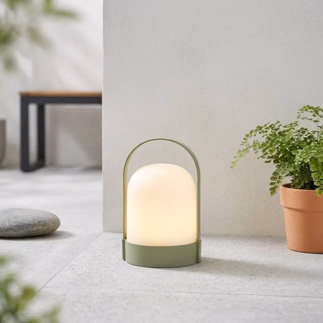 Garden Greatness Lunaria Emerald LED Solar Dome Lamp in Green