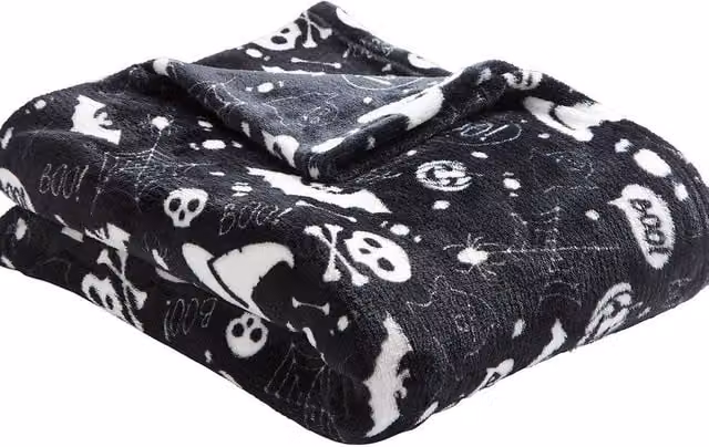 Bedlam Halloween Fleece Throw in Black, W/D/H: 120 x 150 cm