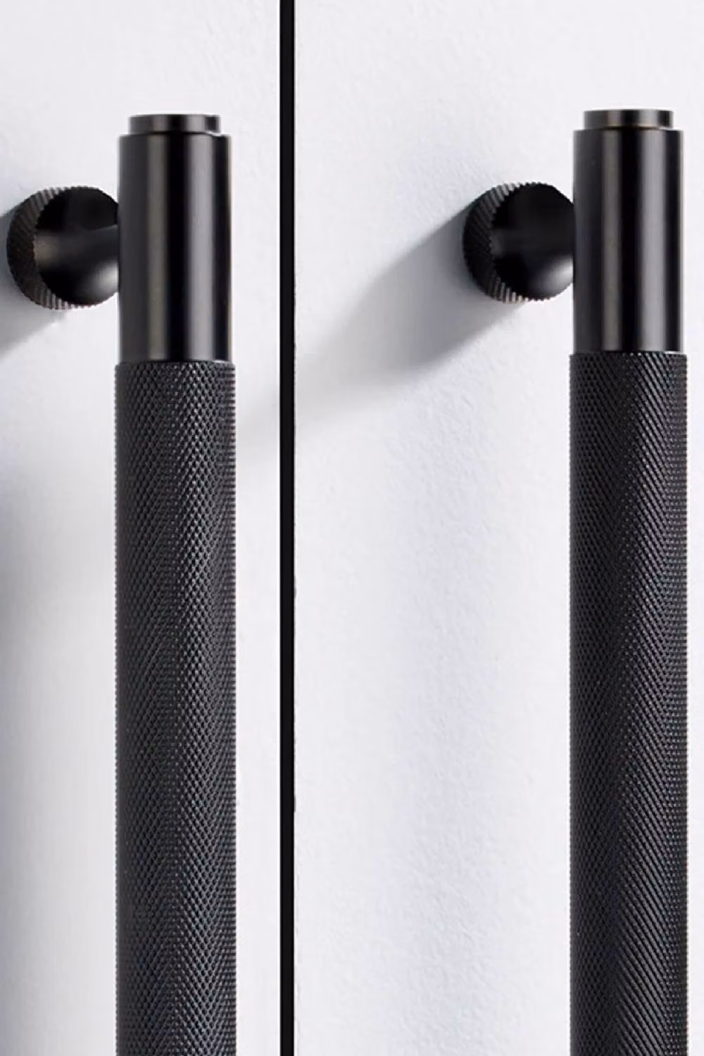 Pushka Home Solid Brass Knurled Bar Handle in Matt Black, 128mm – 2