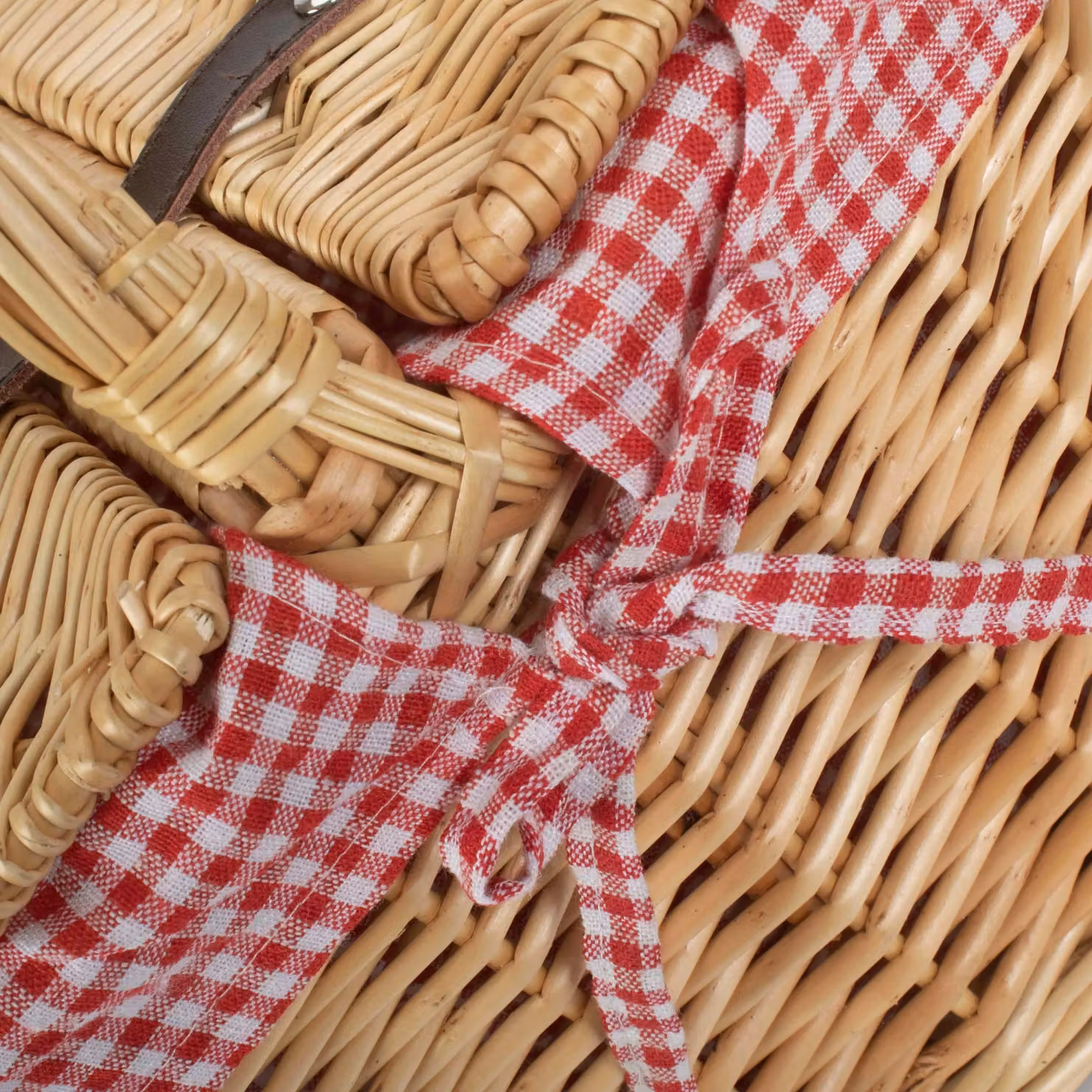Red Wicker Oval Picnic Basket with Red Check Lining, W: 35.0 cm, D: 23.0 cm, H: 41.0 cm – 3