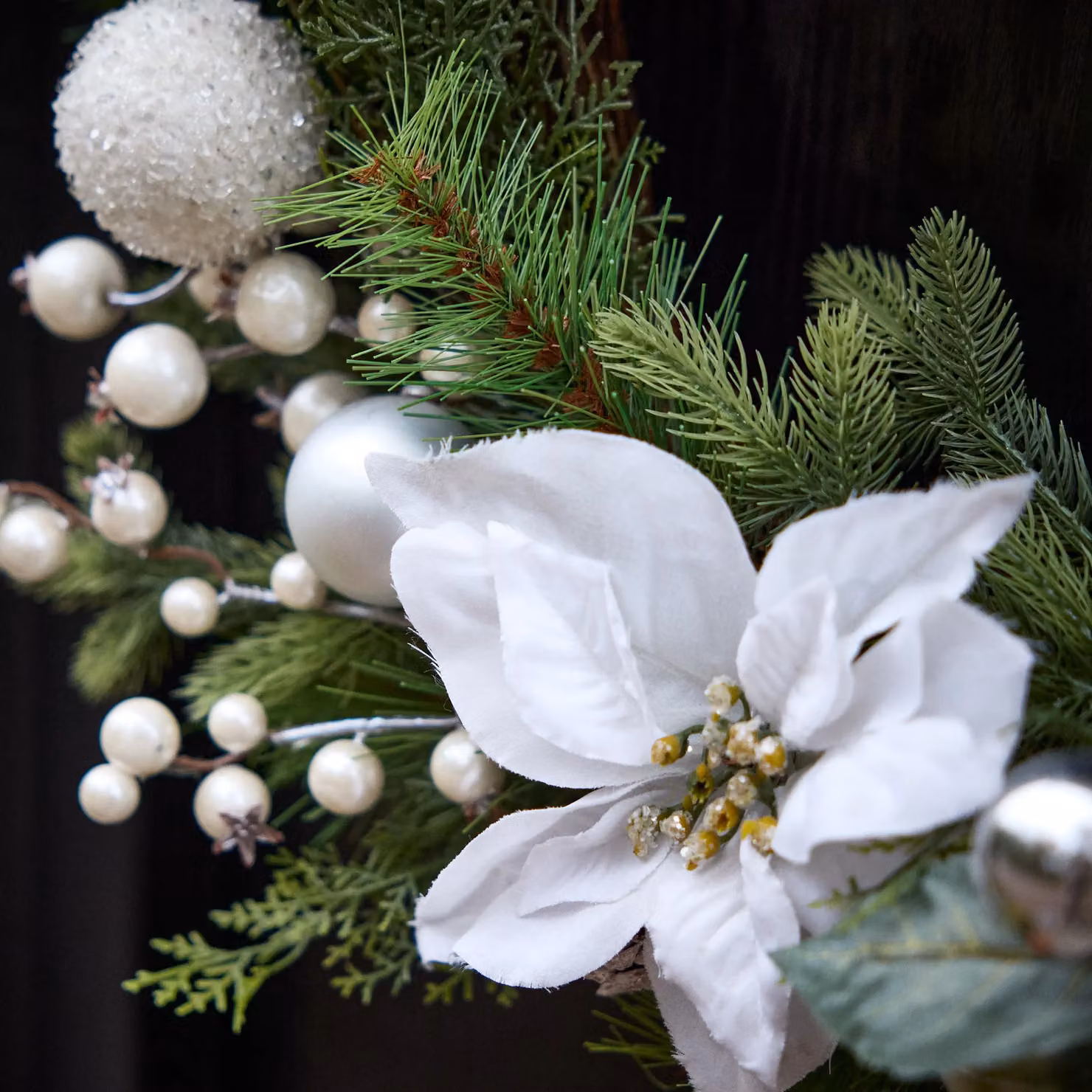 Dibor Valley Snowdrift Christmas Wreath in White, Green and Silver, Diameter: 42 cm – 6
