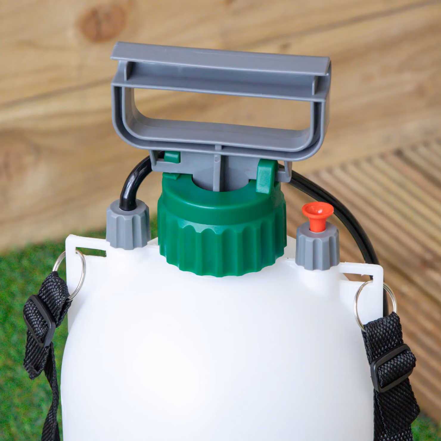 Samuel Alexander 8 Litre Manual Garden Pressure Sprayer with Shoulder Strap and Lance, White – 3
