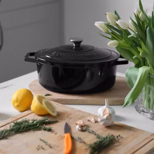 Argon Tableware Oval Enamelled Cast Iron Casserole Dish with Self-Basting Lid, Black, 4.68L – 6