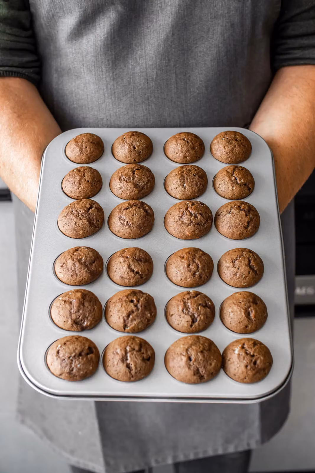 KitchenCraft Non-Stick 24-Cup Muffin Tray, Silver – 5