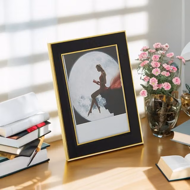 Livingandhome Rectangular Black and Gold Metal Tabletop Photo Frame