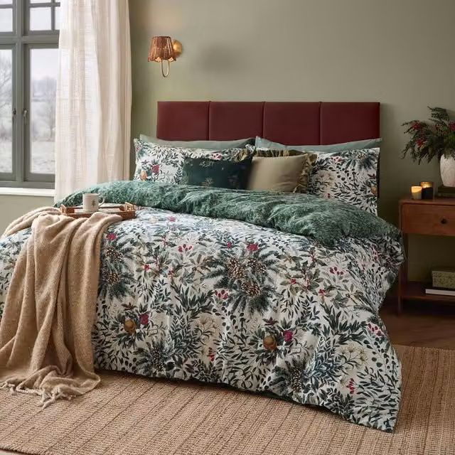 Wylder Winter Foliage Reversible Brushed Cotton Duvet Cover Set in Green, 200 x 200 cm
