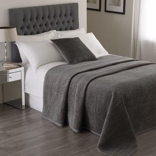 Paoletti Brooklands Quilted Bedspread in Dark Grey – 1