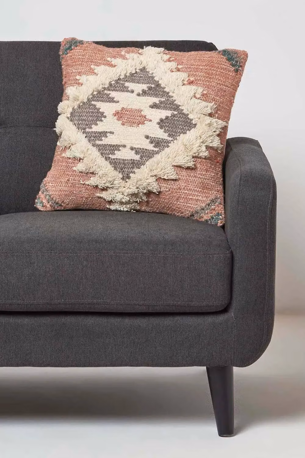 Homescapes Handwoven Tufted Kilim Cushion in Pink and Cream, 45 x 45 cm – 2