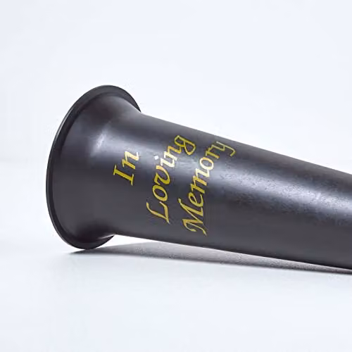HOMESCAPES In Loving Memory Grave Vase Flute with Ground Spike, Black and Gold, Height: 31 cm – 2