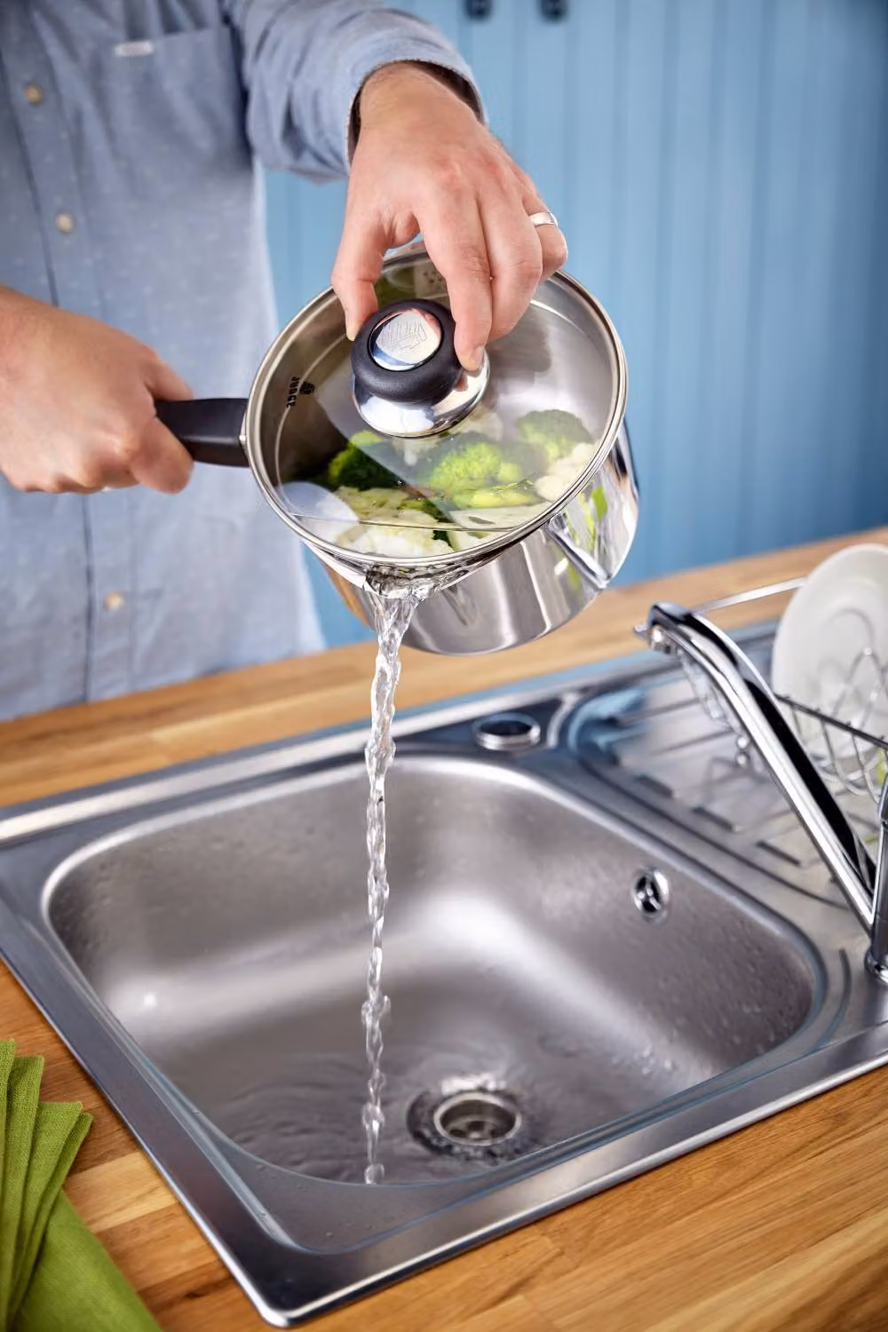 Judge Vista Non-Stick Draining Saucepan with Glass Lid, Metallic Silver, 2.1L, Diameter: 18 cm – 2