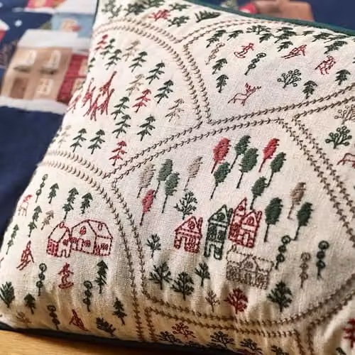 Catherine Lansfield Christmas Ski Village Embroidered Cushion in Beige, W: 50 cm, H: 30 cm – 2