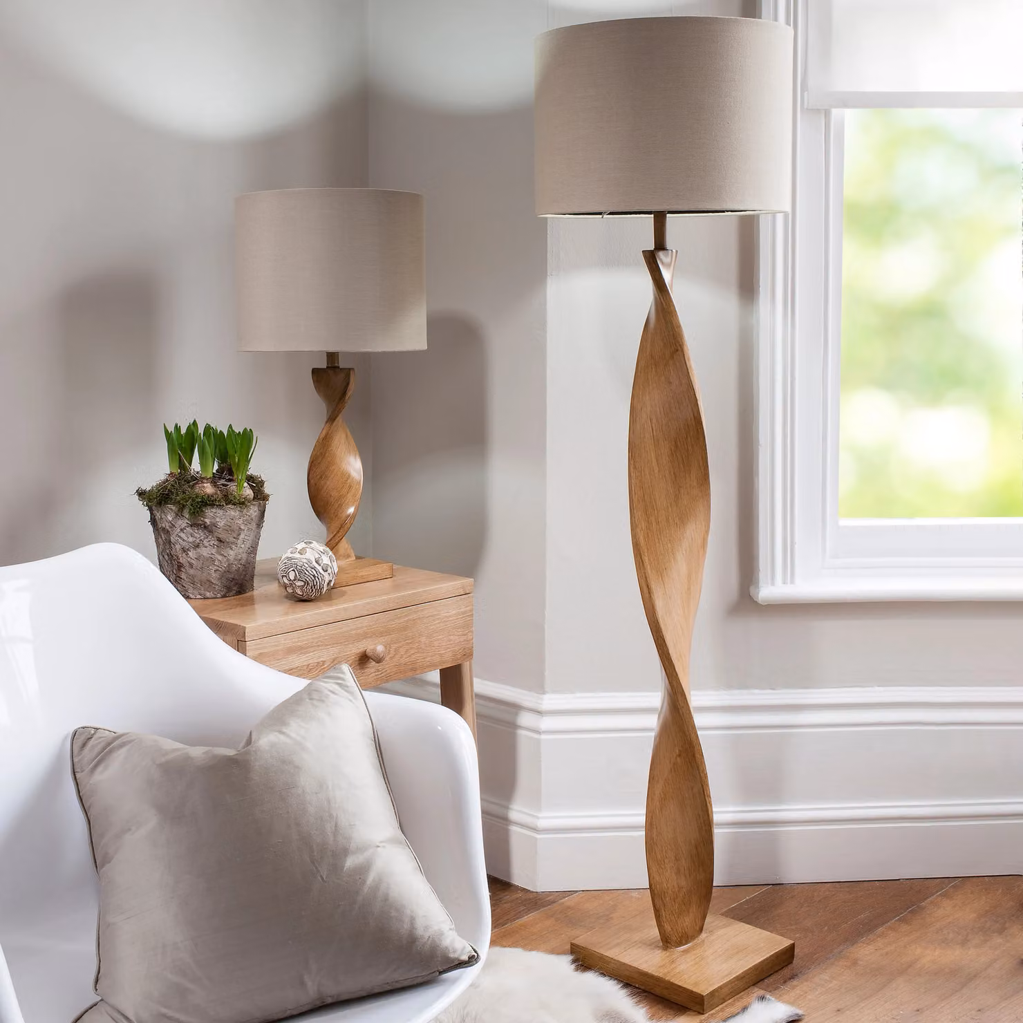 Loops Modern Floor Lamp with Oak Effect Resin and Beige Fabric Shade, 10W LED E27 Base, Height: 160 cm – 2