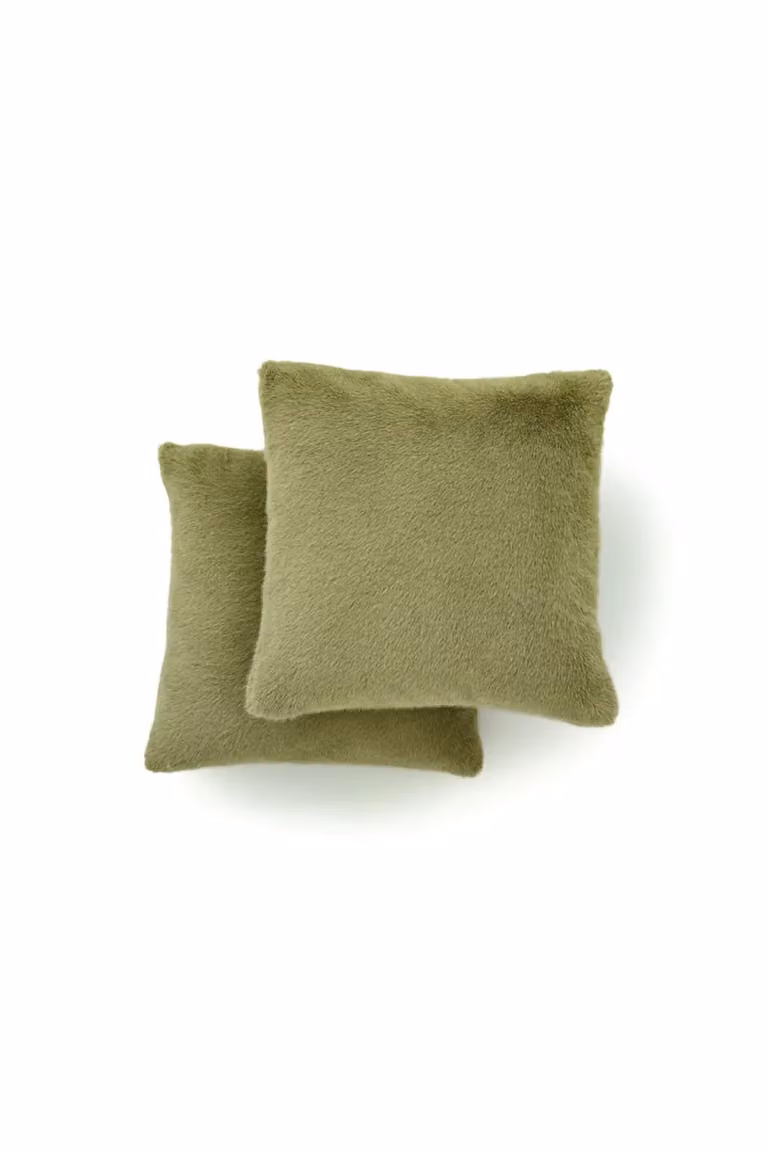 The Lyndon Company Ashford Faux Fur Pair of Square Cushions in Light Green, W/D/H: 50 x 50 x 50 cm