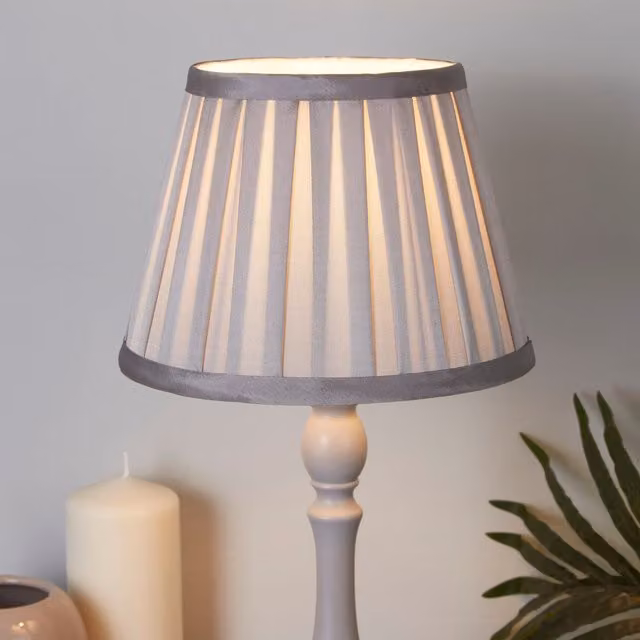 Lighting Collection Taper Pleat Silk Lamp Shade in Silver, Diameter: 20 cm