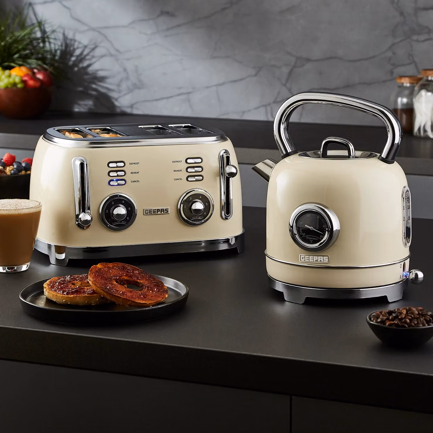 Geepas Retrovive 4-Slice Toaster 1500W with 6 Browning Levels, Defrost, Reheat and Cancel functions in Beige – 5