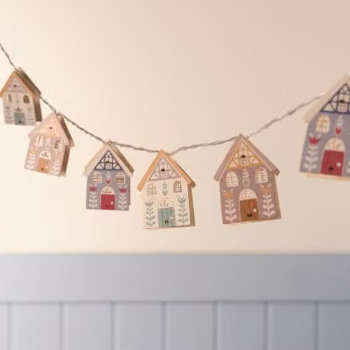 Lights4fun 10 Autumnal Country House Wooden LED Fairy Lights in Warm White Multicolour – 2