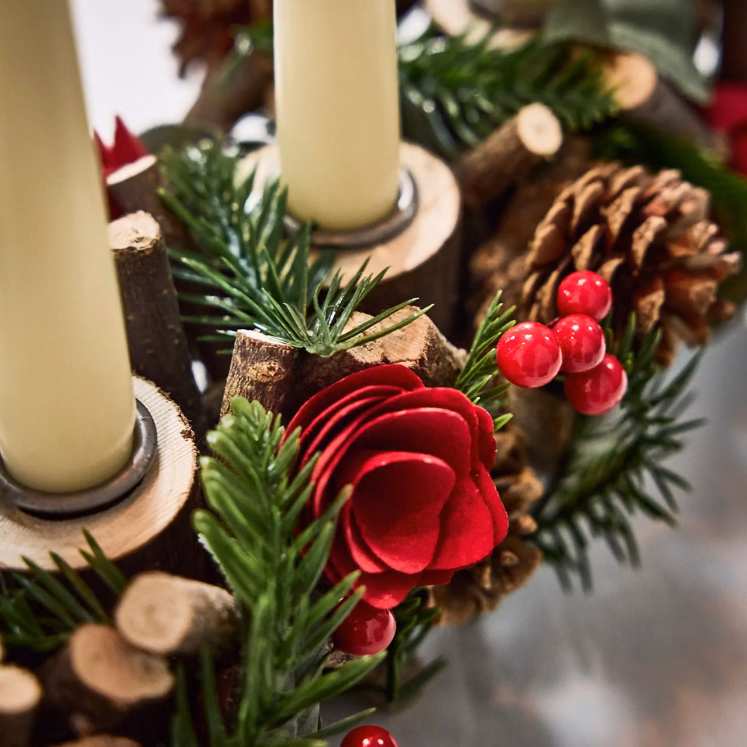 Dibor Roses Red Christmas Dinner Centrepiece Tealight Holder, 35 cm – 5