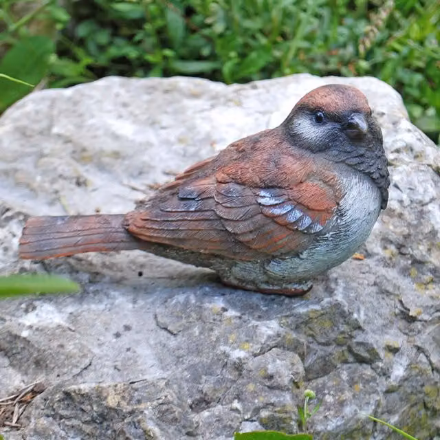Farmwood Sparrow Bird Garden Ornament Outdoor Tabletop Statue in Brown Resin
