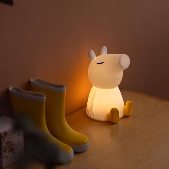 Mr. Maria Peppa Pig First Light Night Light in Yellow and White, W/D/H: 22.0 x 14.0 x 14.0 cm